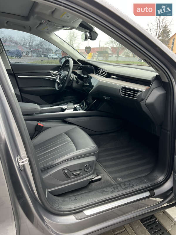 Позашляховик / Кросовер Audi e-tron 2019 в Снятині фото 21 Позашляховик / Кросовер Audi e-tron 2019 в Снятині