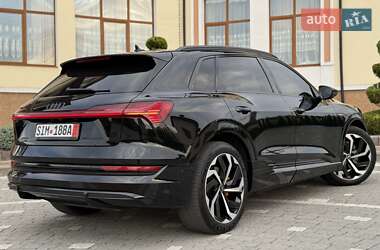 Внедорожник / Кроссовер Audi e-tron 2022 в 