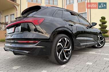Внедорожник / Кроссовер Audi e-tron 2022 в 