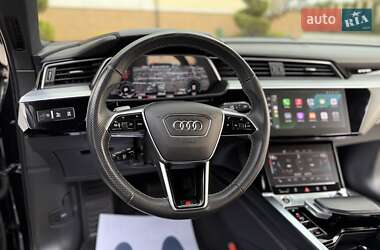 Внедорожник / Кроссовер Audi e-tron 2022 в 