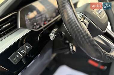 Внедорожник / Кроссовер Audi e-tron 2022 в 