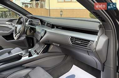 Внедорожник / Кроссовер Audi e-tron 2022 в 