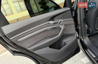 Внедорожник / Кроссовер Audi e-tron 2022 в 