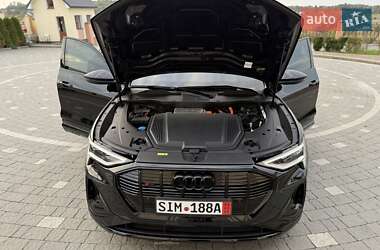 Внедорожник / Кроссовер Audi e-tron 2022 в 