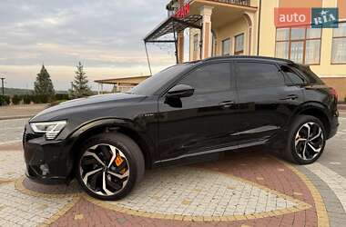 Внедорожник / Кроссовер Audi e-tron 2022 в 