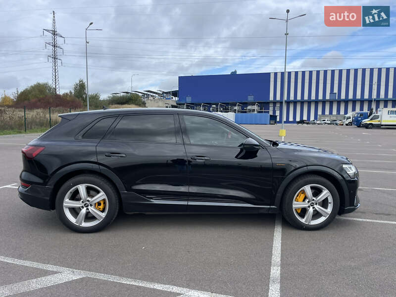 Позашляховик / Кросовер Audi e-tron 2023 в Рівному