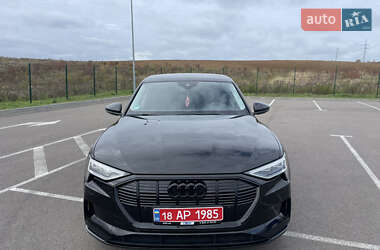 Позашляховик / Кросовер Audi e-tron 2023 в 