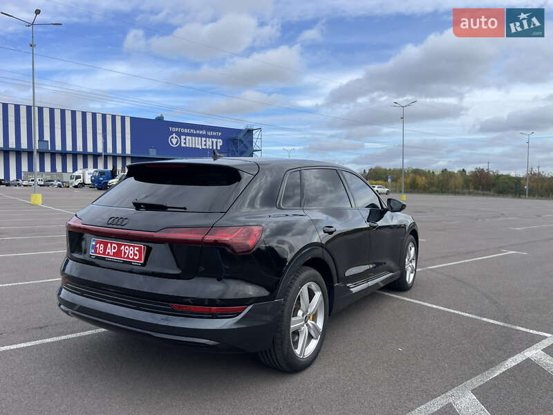 Позашляховик / Кросовер Audi e-tron 2023 в Рівному