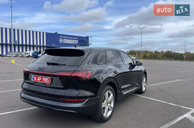 Позашляховик / Кросовер Audi e-tron 2023 в 