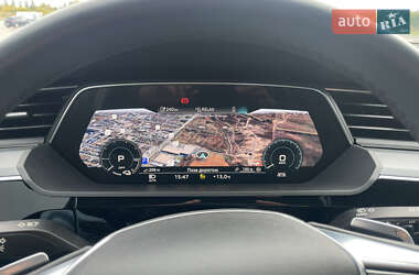 Позашляховик / Кросовер Audi e-tron 2023 в 