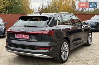Внедорожник / Кроссовер Audi e-tron 2021 в 