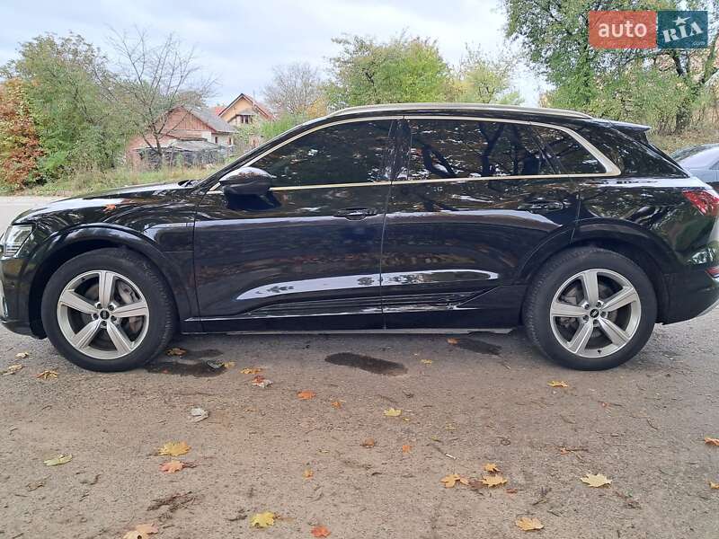Позашляховик / Кросовер Audi e-tron 2021 в Рівному
