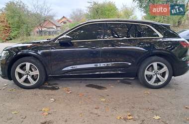 Позашляховик / Кросовер Audi e-tron 2021 в 