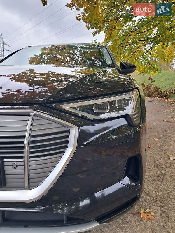 Позашляховик / Кросовер Audi e-tron 2021 в Рівному