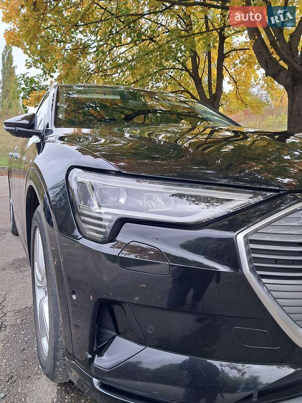 Позашляховик / Кросовер Audi e-tron 2021 в Рівному