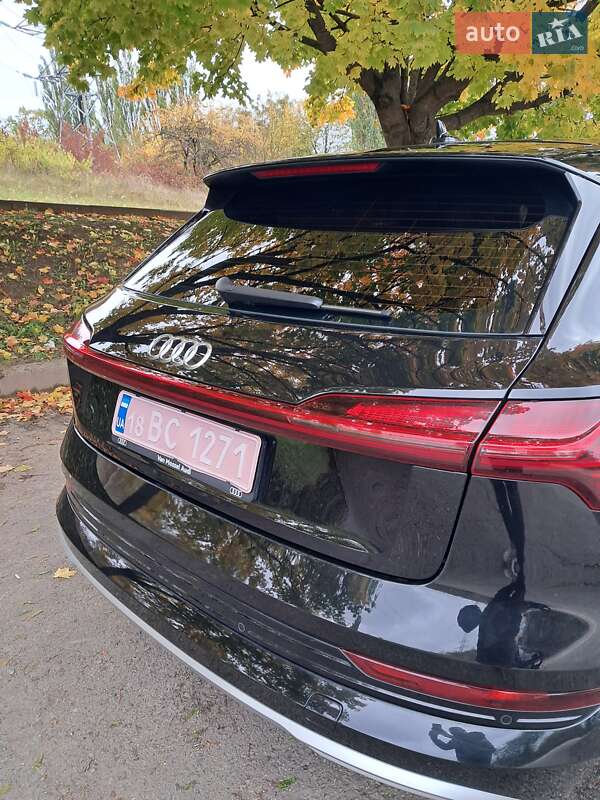 Позашляховик / Кросовер Audi e-tron 2021 в Рівному