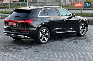 Внедорожник / Кроссовер Audi e-tron 2022 в 