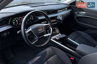 Внедорожник / Кроссовер Audi e-tron 2022 в 