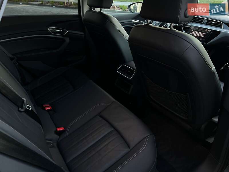 Позашляховик / Кросовер Audi e-tron 2022 в Вінниці