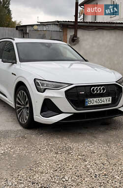 Внедорожник / Кроссовер Audi e-tron 2021 в 