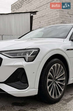 Внедорожник / Кроссовер Audi e-tron 2021 в 