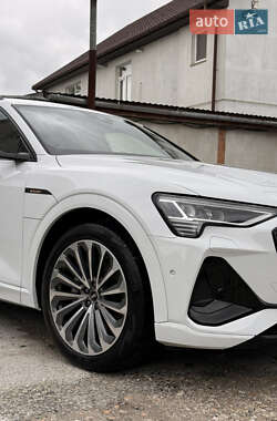 Внедорожник / Кроссовер Audi e-tron 2021 в 