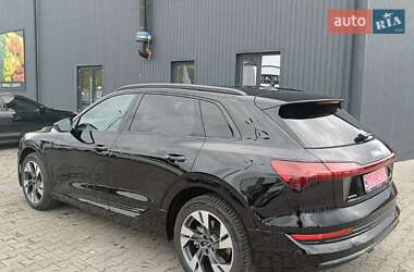 Внедорожник / Кроссовер Audi e-tron 2021 в 