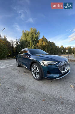 Внедорожник / Кроссовер Audi e-tron 2021 в 