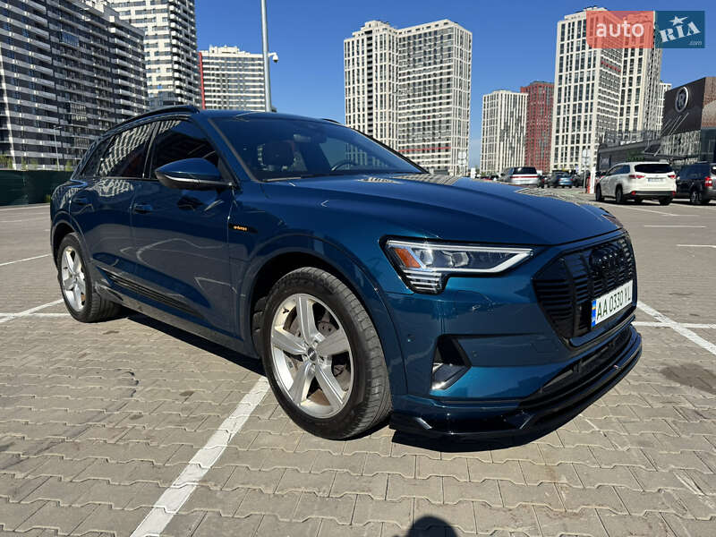 Внедорожник / Кроссовер Audi e-tron 2019 в 