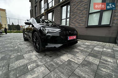 Позашляховик / Кросовер Audi e-tron 2019 в 