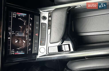 Позашляховик / Кросовер Audi e-tron 2019 в 