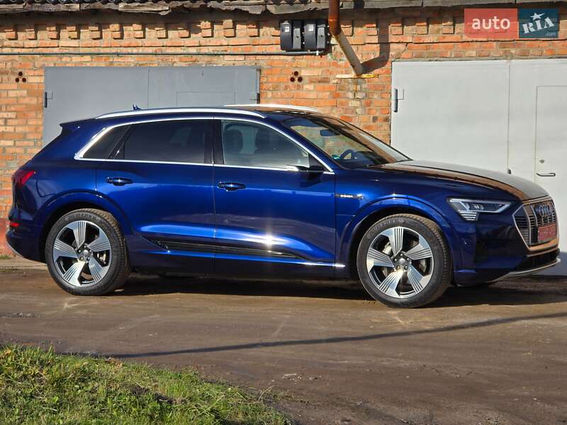 Внедорожник / Кроссовер Audi e-tron 2020 в 