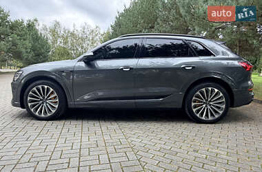 Позашляховик / Кросовер Audi e-tron 2020 в 