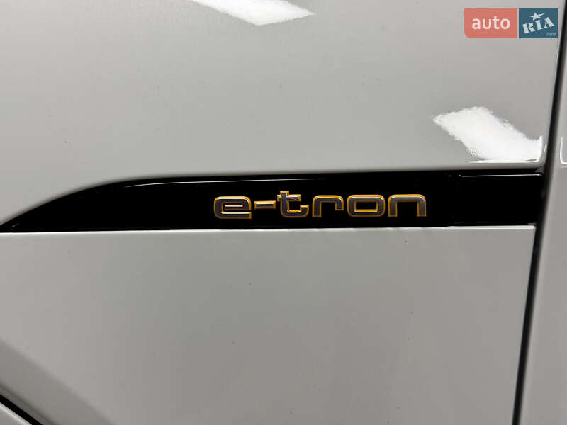 Позашляховик / Кросовер Audi e-tron 2019 в Києві