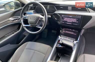 Внедорожник / Кроссовер Audi e-tron 2022 в 