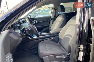 Внедорожник / Кроссовер Audi e-tron 2022 в 