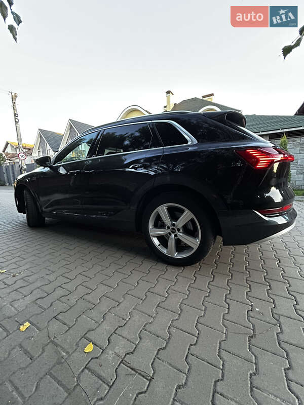 Позашляховик / Кросовер Audi e-tron 2023 в Києві