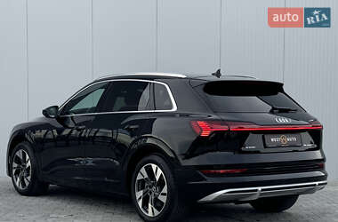 Позашляховик / Кросовер Audi e-tron 2022 в 