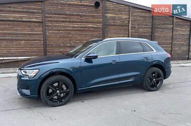 Позашляховик / Кросовер Audi e-tron 2019 в 