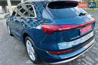 Внедорожник / Кроссовер Audi e-tron 2020 в 