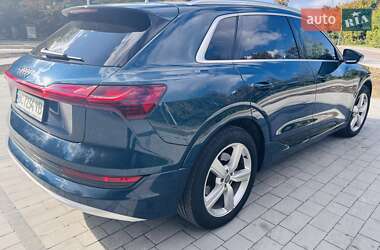 Позашляховик / Кросовер Audi e-tron 2019 в 