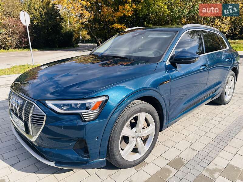 Позашляховик / Кросовер Audi e-tron 2019 в 