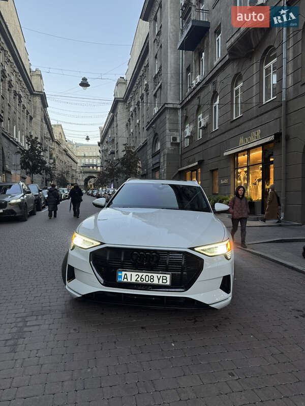 Внедорожник / Кроссовер Audi e-tron 2019 в Киеве