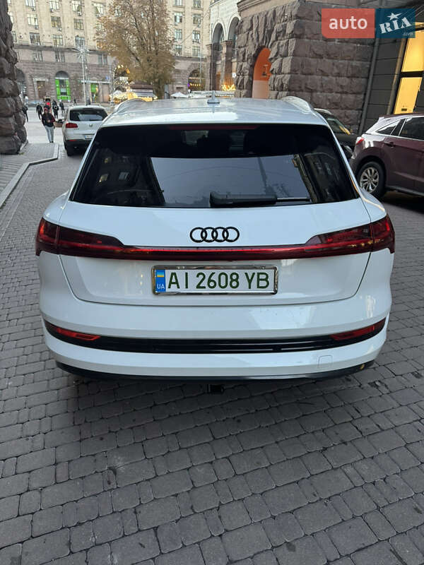 Внедорожник / Кроссовер Audi e-tron 2019 в Киеве