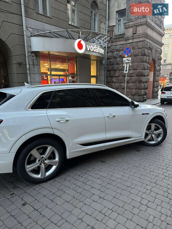Внедорожник / Кроссовер Audi e-tron 2019 в Киеве