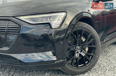 Внедорожник / Кроссовер Audi e-tron 2021 в 