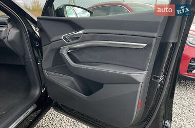 Внедорожник / Кроссовер Audi e-tron 2021 в 