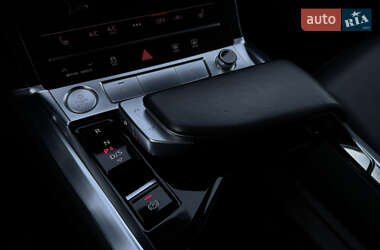 Внедорожник / Кроссовер Audi e-tron 2020 в 