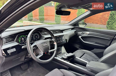 Позашляховик / Кросовер Audi e-tron 2023 в  фото 25 Позашляховик / Кросовер Audi e-tron 2023 в