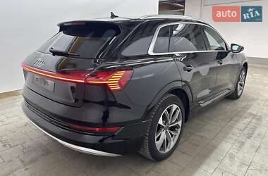 Позашляховик / Кросовер Audi e-tron 2022 в 